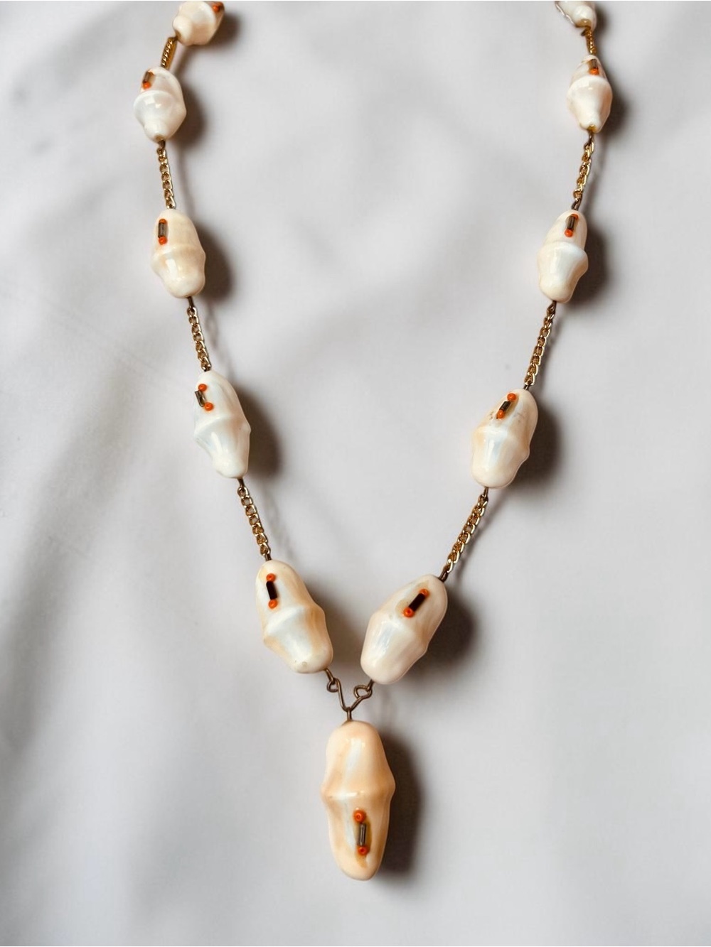 💝2/20$ Vintage sea shell cream pendant necklace, gold chain Mermaid-Core Beach